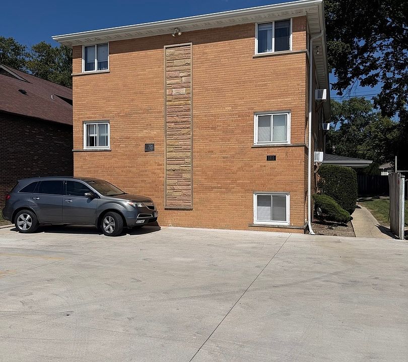 1st image of 1511 E Roosevelt Rd APT 1