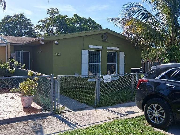 3718 NW 213th St — Photo 13