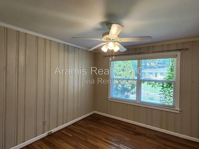1032 Homewood Ct — Photo 8