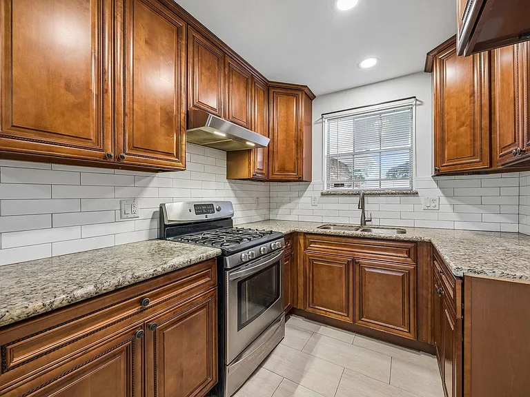 12211 Pompton Dr — Photo 4
