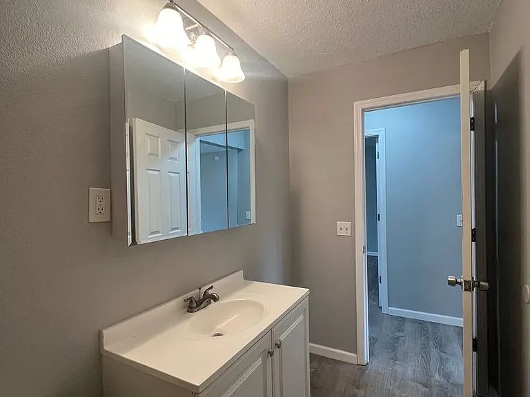 Briar Rose Apartments — Photo 29