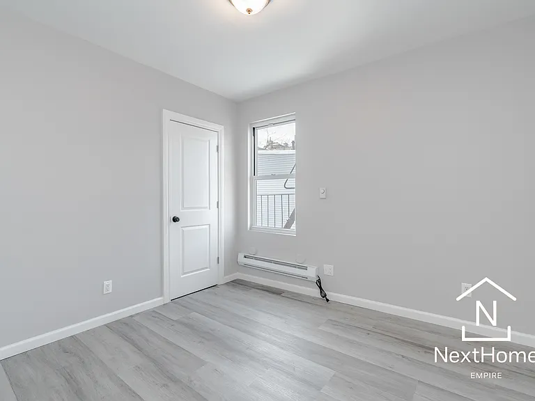 37-14 28th St #2 — Photo 7