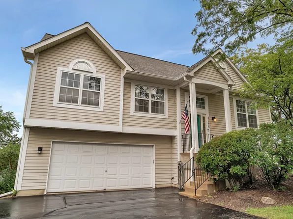 2748 Shelly Ln, Aurora, IL 60504