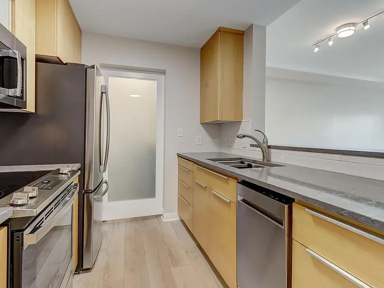 1074 Peachtree Walk NE #B222 — Photo 18
