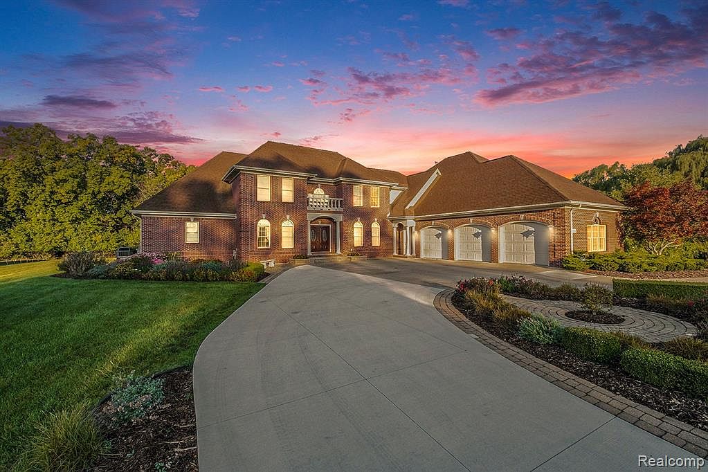 8294 Warwick Groves Ct, Grand Blanc, MI 48439 MLS 20240030757 Zillow