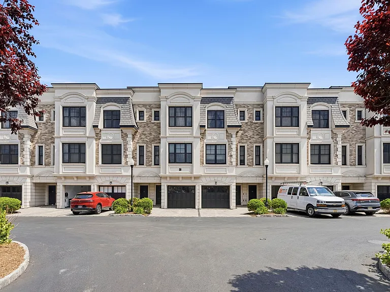30 Marquis Ct — Photo 1