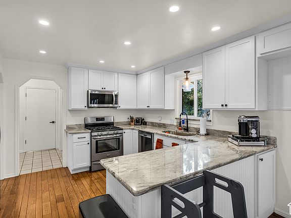 5th image of 1073 Pineridge Rd