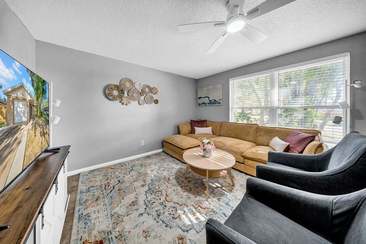 2 bed, 1.0 bath, 990 sqft, $2,822 — Photo 3