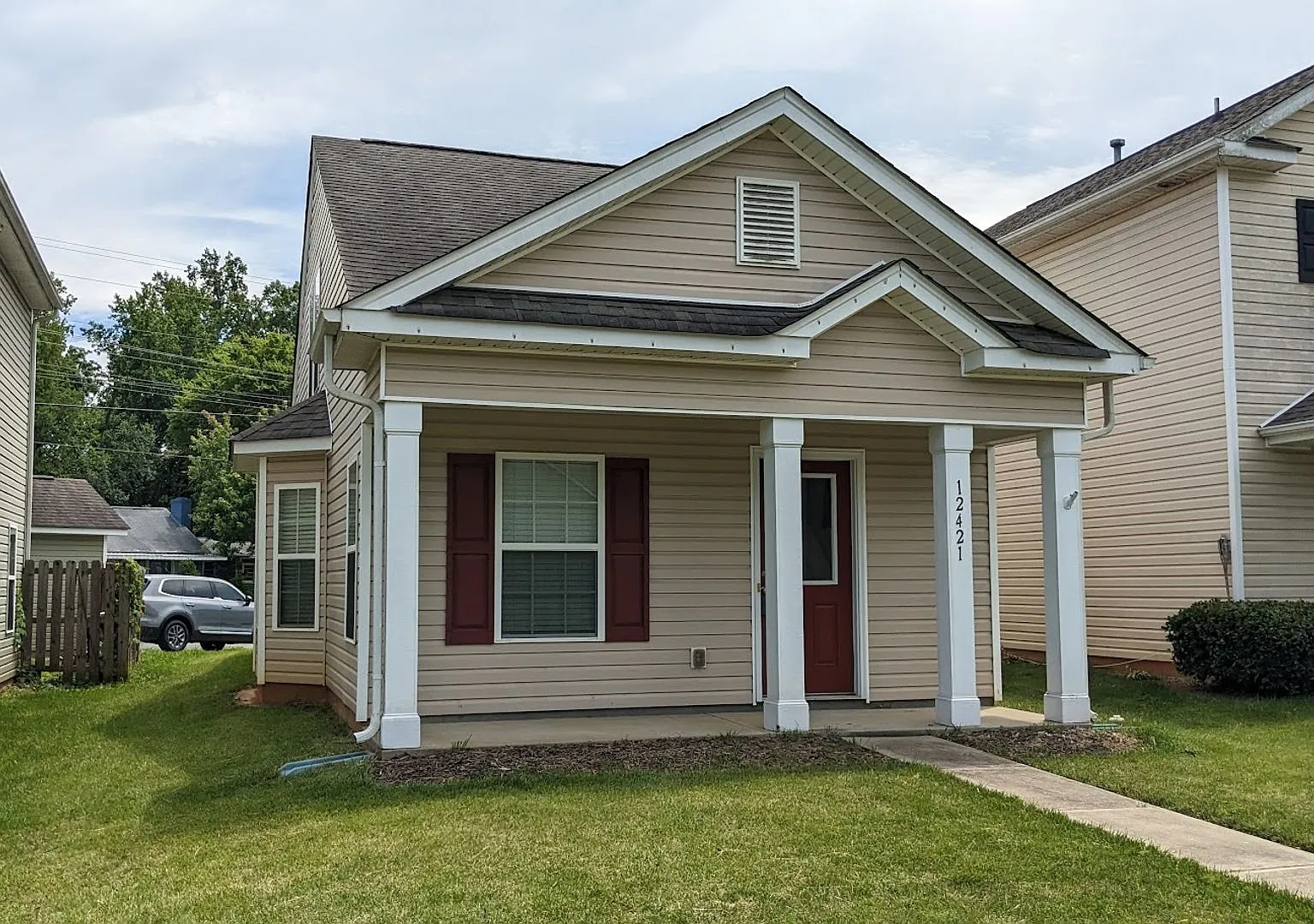 Charming 2-Bedroom Home in the Heart of Huntersville! — Photo 2