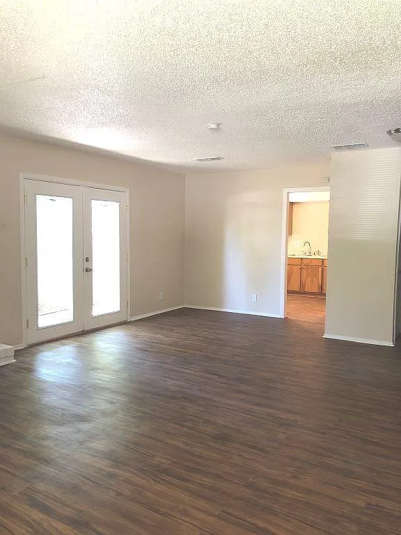 2 bed, 1.0 bath, 1043 sqft, $1,550 — Photo 4