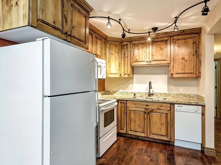 438 N Center St #305 — Photo 5