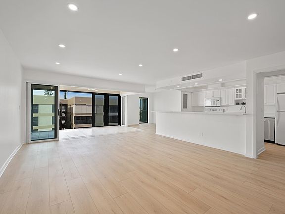 4th image of 2721 W Gulf Dr Unit 308