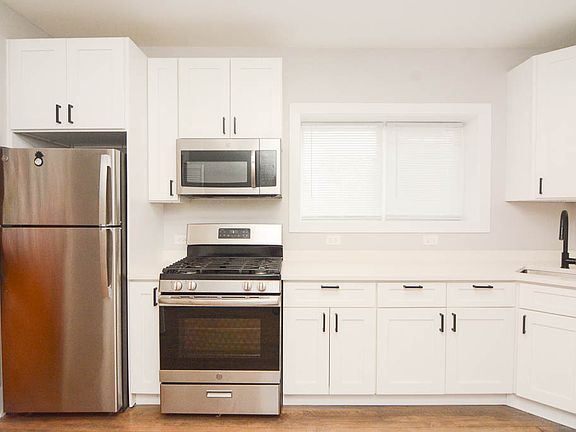 2nd image of 3907 W Wellington Ave #1R