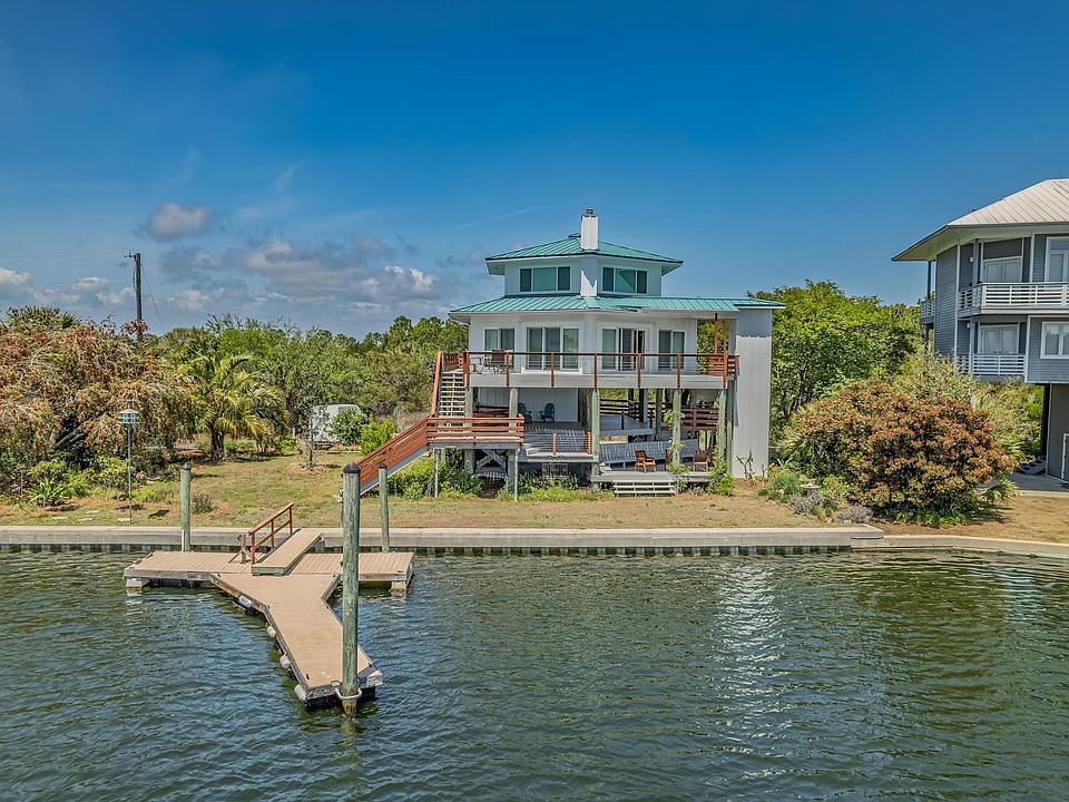 1st image of 171 Harbour Point Dr
