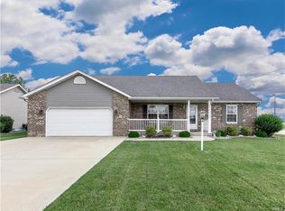 5 Augusta Dr, Highland, IL 62249