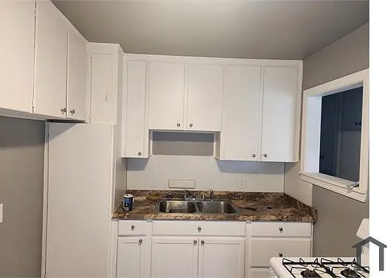 815 Bell Dr — Photo 3