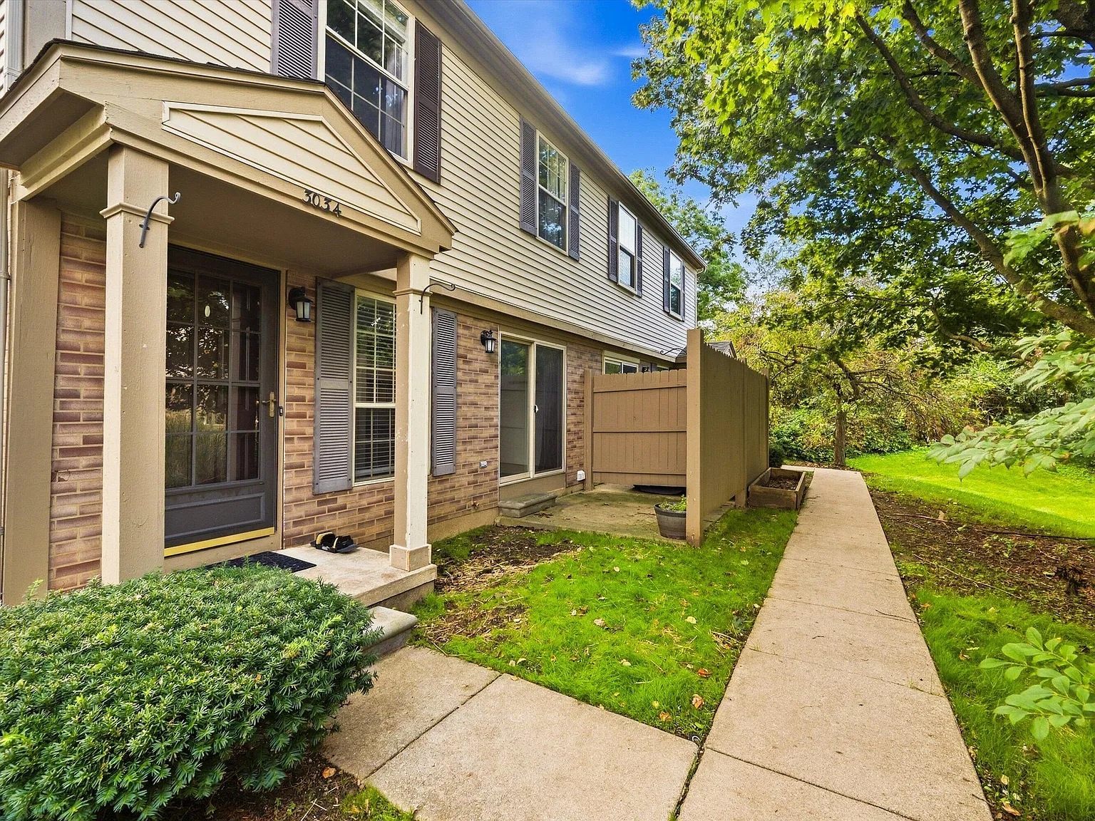 2 bed, 1.5 bath, 968 sqft, $2,100 — Photo 3
