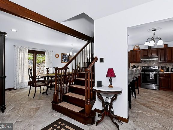5th image of 22 Seidel Rd