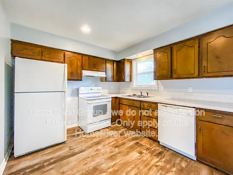 4344 Parallel Pkwy — Photo 8