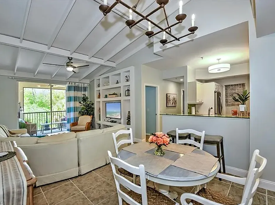 3 bed, 1227 sqft, $4,729 — Photo 4