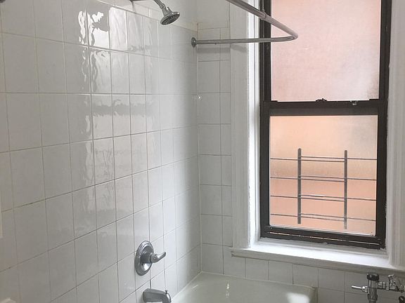 4th image of 10325 121st St #3