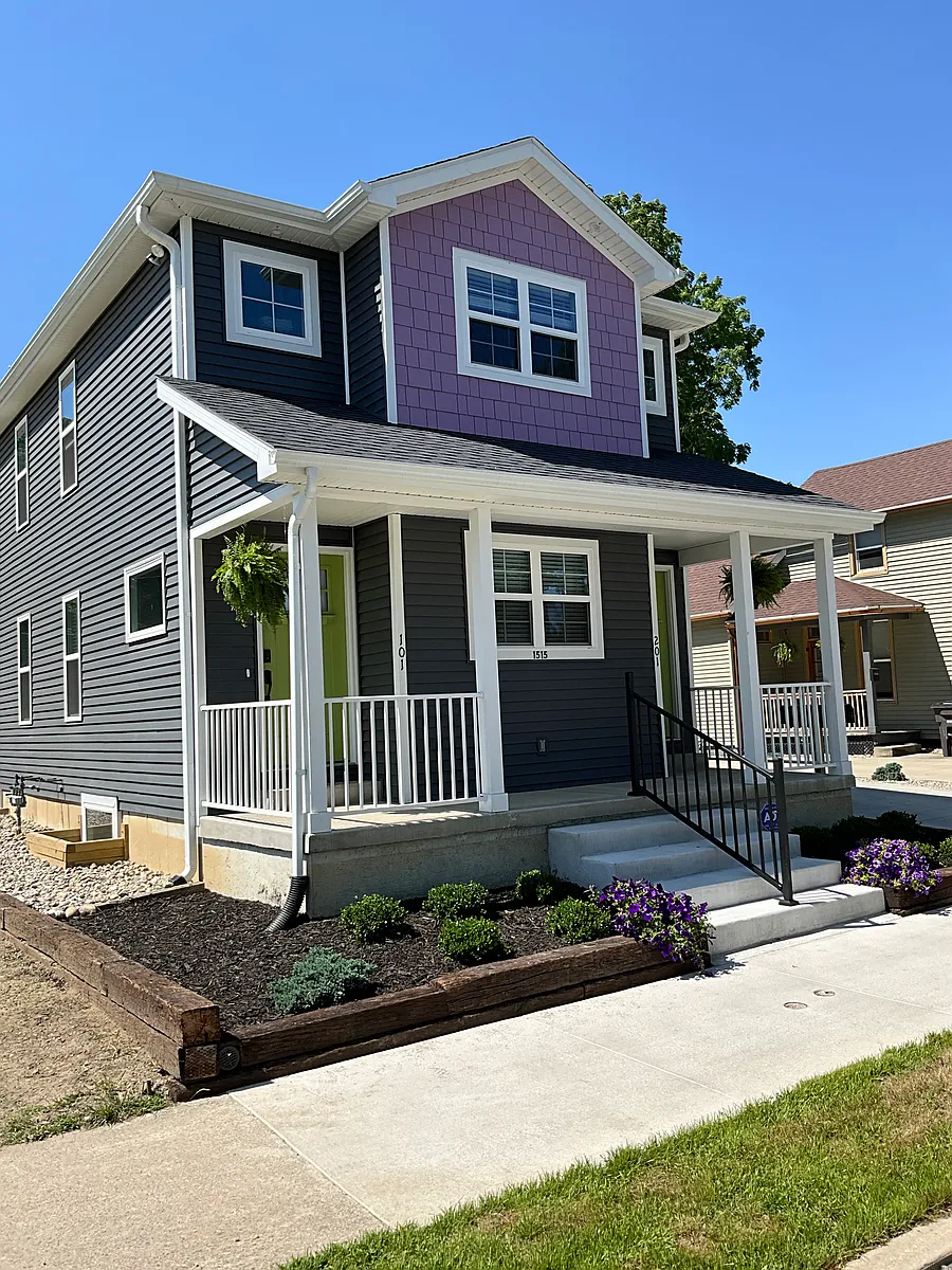 New landscaping, plenty of curb appeal. - 1515 W Main St