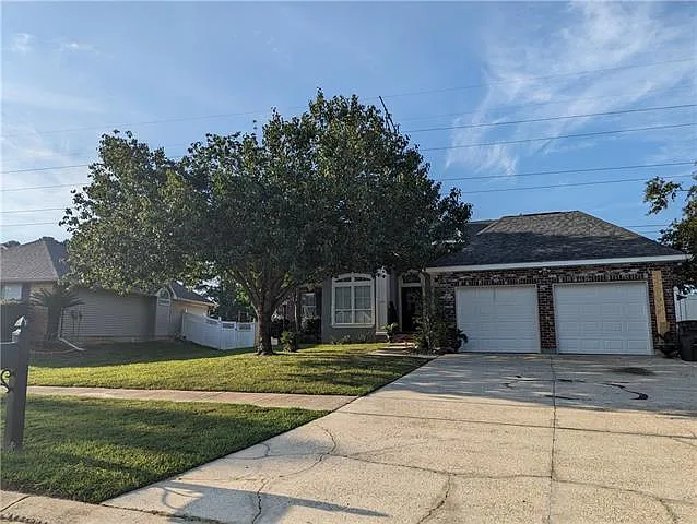 4 bed, 2.0 bath, 2158 sqft, $2,495 — Photo 4