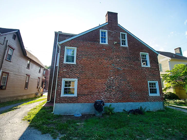 32 Market St — Photo 4