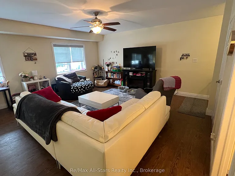 19 Queen St #4 — Photo 6