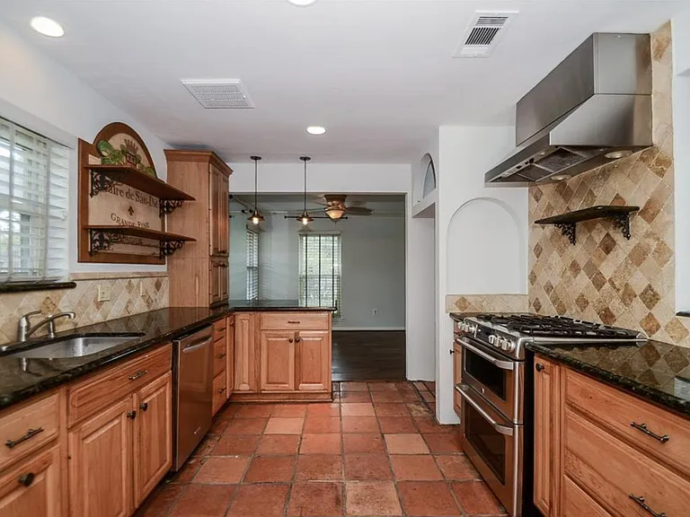13814 Lynnwood Ln — Photo 10