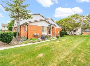 2220 Orchard Crest St, Shelby Township, MI 48317