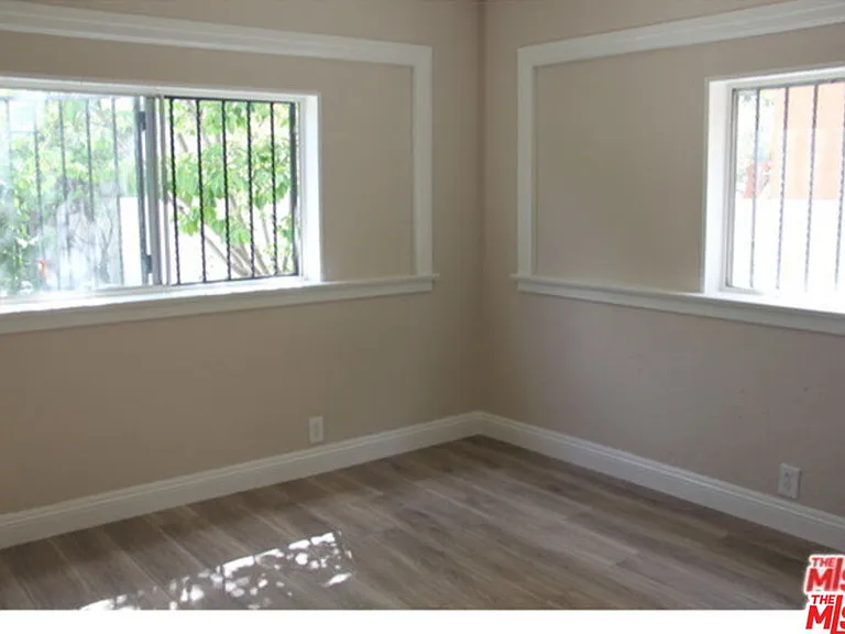 1120 S Plymouth Blvd — Photo 5