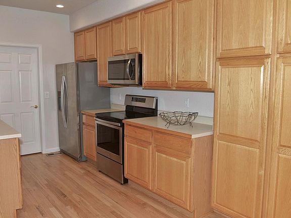 5th image of 521 Stafford Cir