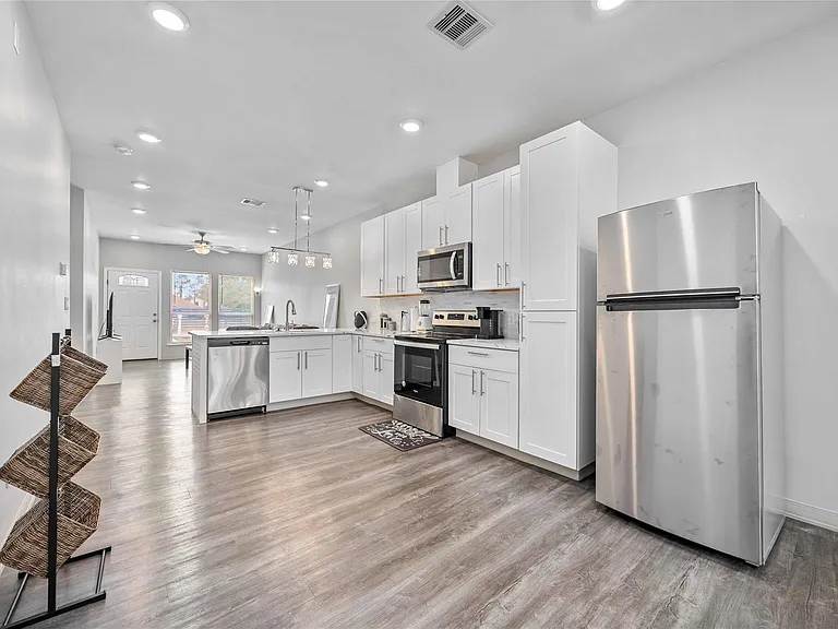 8009 Sterlingshire St #B — Photo 7