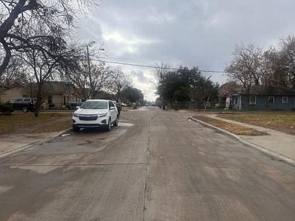 Exterior Neighborhood (street photo)