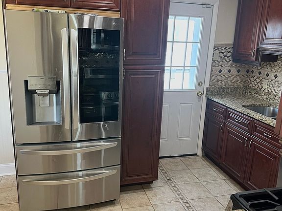 2nd image of 3441 Loganview Dr