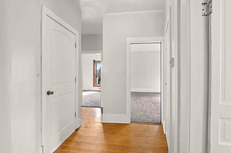 564 Newbury Street — Photo 2