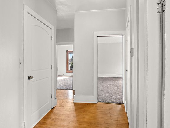 2nd image of 564 Newbury St