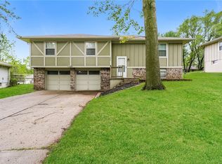 304 SW Killarney Ln, Blue Springs, MO 64014