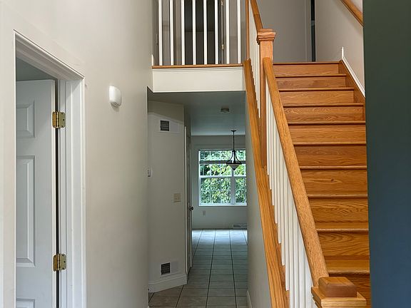 Entry way with bedroom/ office on left