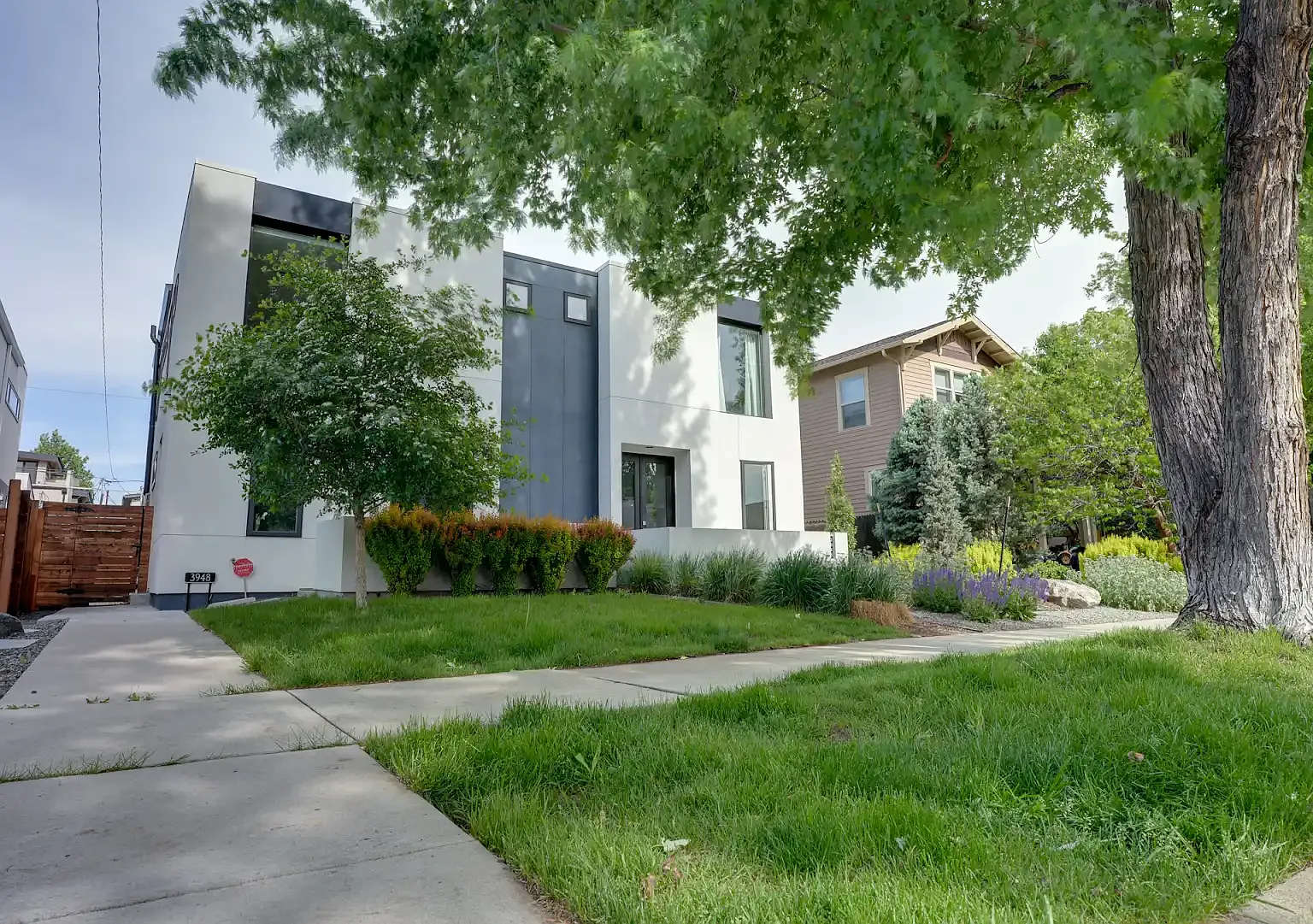 3 bed, 2.5 bath, 1953 sqft, $4,600 — Photo 2