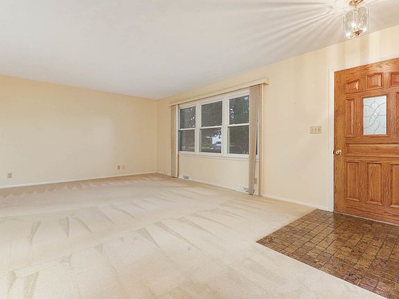 5th image of 1113 Andover St