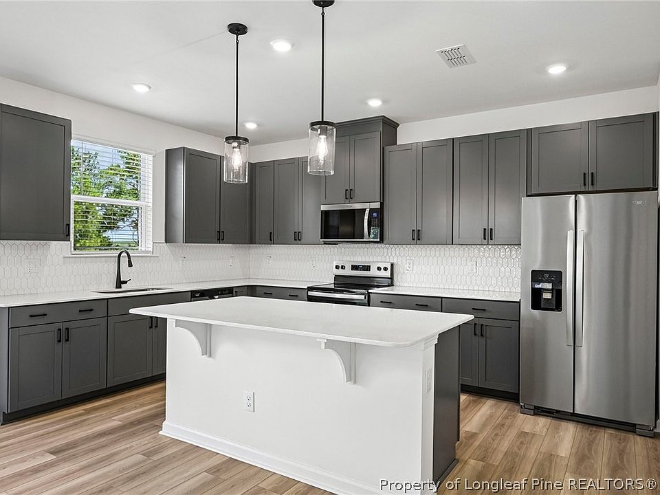 1st image of 23 Chestnut Oak Ln