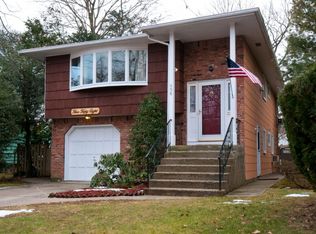 558 Baldwin Ave, Baldwin, NY 11510