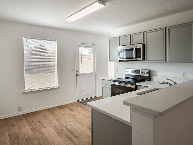 8924 King St — Photo 11