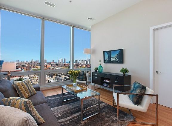 3rd image of 500 W Superior St Unit 1104