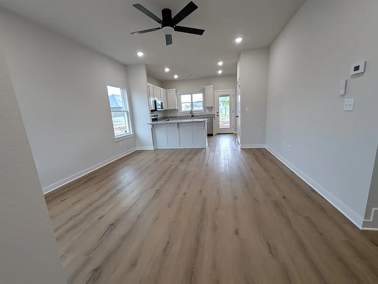 543 Cosmos St — Photo 5