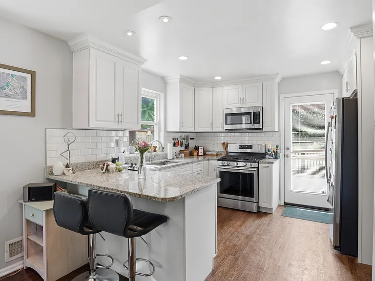521 Madison St NE #1 — Photo 8