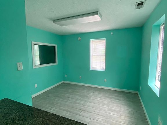 4th image of 8115 Elm Dr