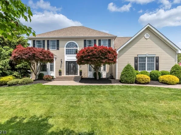 144 Preakness Cir, Branchburg Twp., NJ 08876